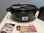 Nieuwe Staub La Cocotte 33 cm mar zwart in doos, Gietijzer, Nieuw, Ophalen of Verzenden, Keramische plaat