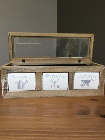 Decoratieve doos  beschikbaar voor biedingen