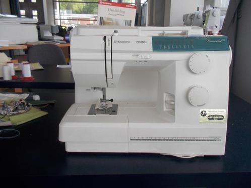 Emerald 118 Husqvarna, Hobby en Vrije tijd, Naaimachines en Toebehoren, Zo goed als nieuw, Naaimachine, Husqvarna, Ophalen