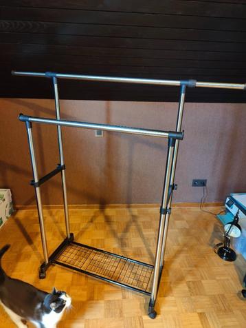 Kleding hanger beschikbaar voor biedingen