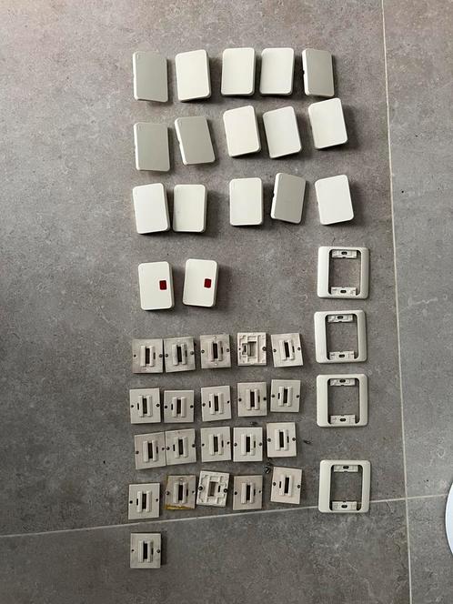 50 x Niko schakelaar stopcontact afdekplaatjes -  oud model, Doe-het-zelf en Bouw, Elektriciteit en Kabels, Gebruikt, Schakelaar