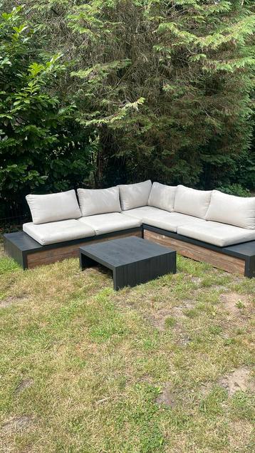 Loungeset 1seizoen oud beschikbaar voor biedingen
