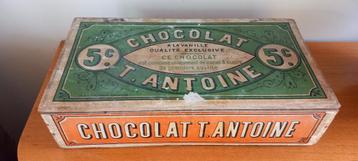 Oude chocoladedoos van T. Antoine  beschikbaar voor biedingen