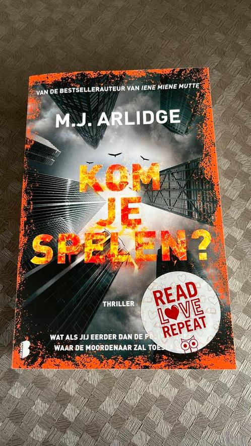 M.J. Arlidge - Kom je spelen?, Boeken, Thrillers, Zo goed als nieuw, Ophalen of Verzenden