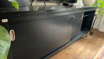 Tv meubel, metalen, met schuifdeuren, houten bovenblad, Huis en Inrichting, Ophalen, Met plank(en), Strak, Gebruikt