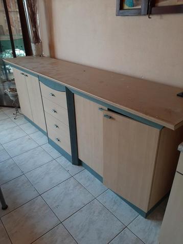 Gratis dressoir 250cm beschikbaar voor biedingen