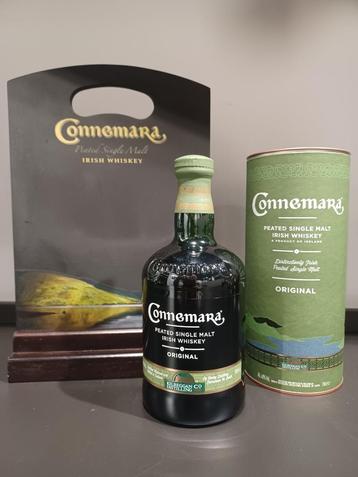 Whisky Connemara (peated) + bordje van de distillery beschikbaar voor biedingen