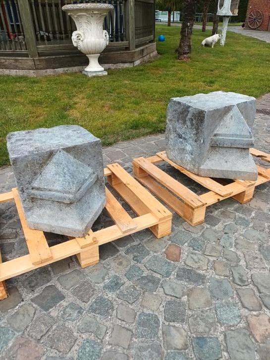 2 vol arduinen ornamenten, Tuin en Terras, Tuinbeelden, Zo goed als nieuw, Ophalen