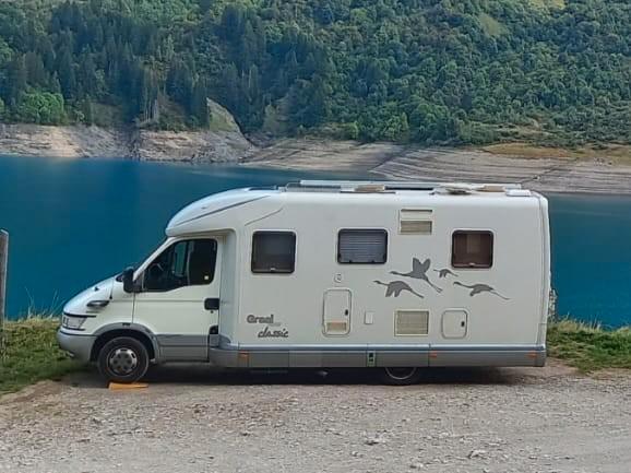 Tekoop : Giottoline met Iveco 3.0 liter van 2007 half integr, Caravans en Kamperen, Mobilhomes, Particulier, Automaat, Ringverwarming
