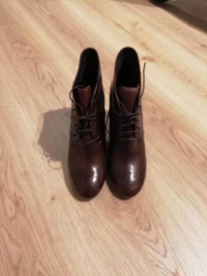 NIEUWE enkellaarzen, mooi bruin, met hoge brede hak, Buffalo, Kleding | Dames, Schoenen, Nieuw, Lage of Enkellaarzen, Bruin, Ophalen of Verzenden