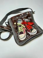 Decoratieve schoudertas met snaekers, Handtassen en Accessoires, Tassen | Schoudertassen, Ophalen, Nieuw