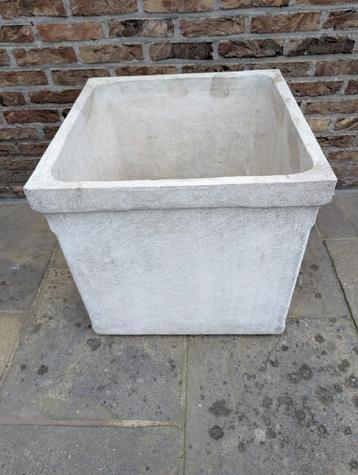 stenen bloembak ( kuip )  beschikbaar voor biedingen