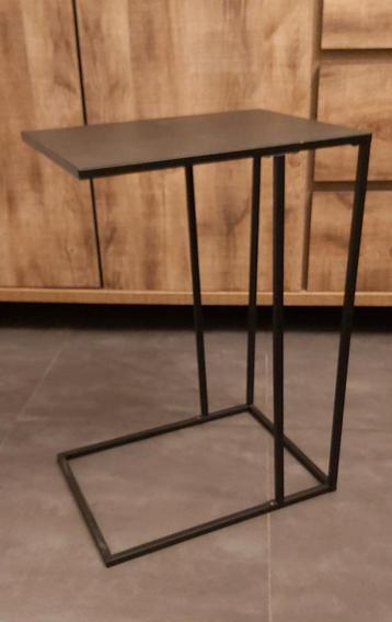 1 bijzet tafeltje beschikbaar voor biedingen