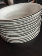 Compleet ertservies in wit/ zilverbuitenrandje, Enlèvement, Assiettes(s)