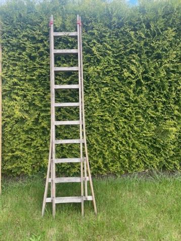 Stevige houten ladder 