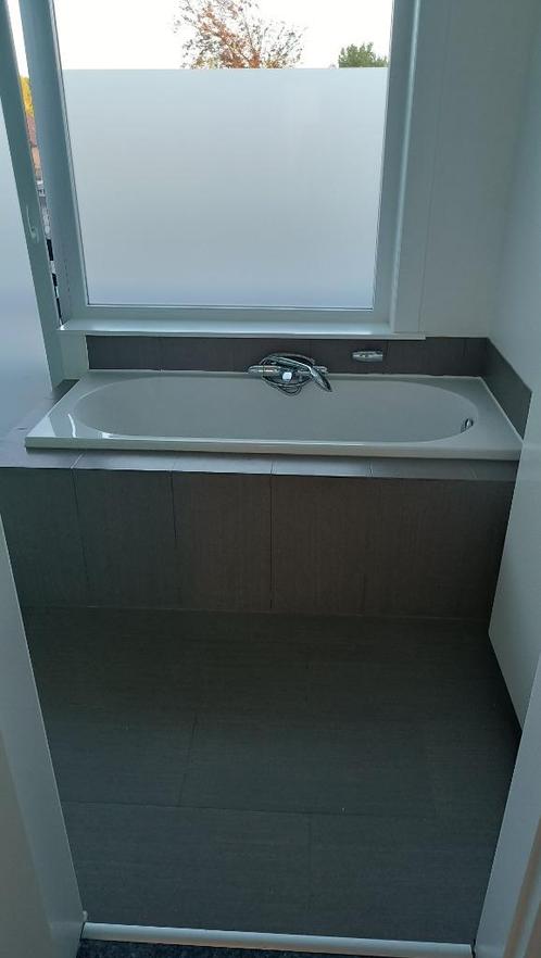 Volledige badkamer, Huis en Inrichting, Badkamer | Complete badkamers, Zo goed als nieuw, Met bad, Met douche, Ophalen