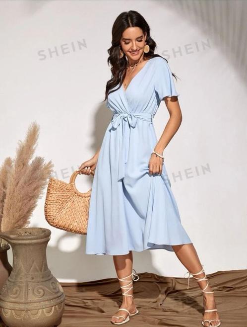 Shein - robe - manches courtes - bleu (bébé) - taille L, Vêtements | Femmes, Robes, Comme neuf, Taille 42/44 (L), Bleu, Sous le genou
