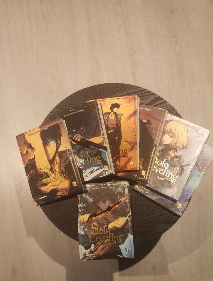 Lot de 7 manwha Solo Leveling - Édition Kbooks, Livres, Livres Autre, Comme neuf, Envoi