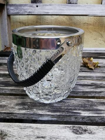 Ijsemmer vintage in geslepen glas met zilverkleurige rand. beschikbaar voor biedingen
