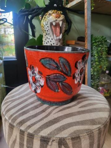 Fat lava vintage bloempot beschikbaar voor biedingen