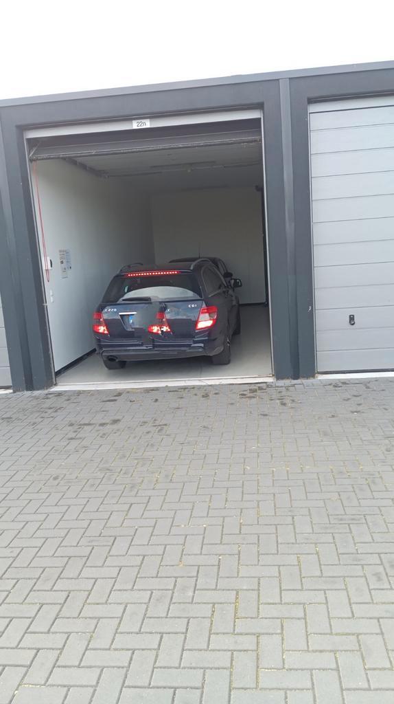 Te huur garagebox en Hulst, Immo, Garages en Parkeerplaatsen, Antwerpen (stad)