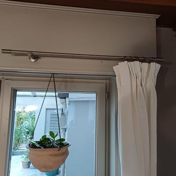 4 gordijnroedes van 80 cm  in metaal beschikbaar voor biedingen