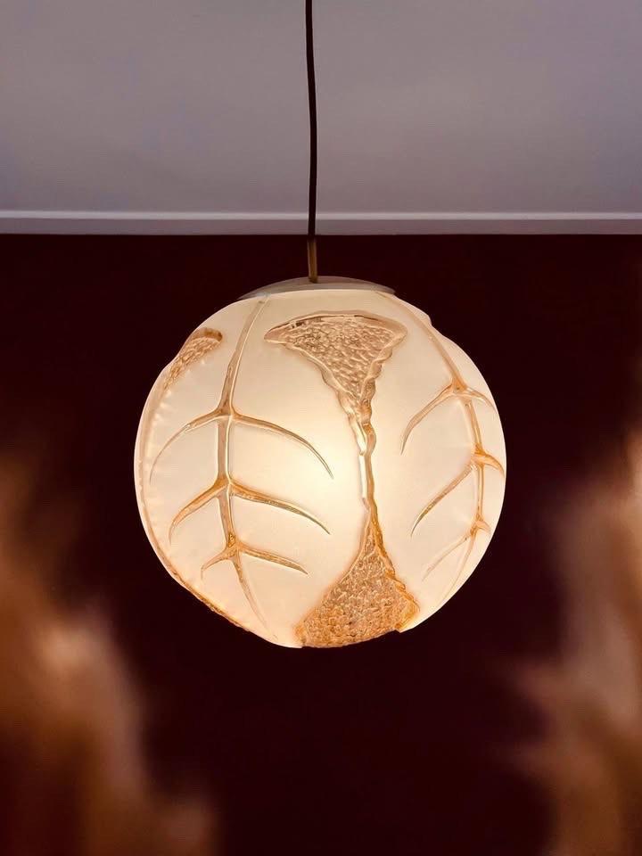 Vintage hanglamp globe van Peill & Putzler, Duitsland 1970s, Huis en Inrichting, Lampen | Hanglampen, Glas, Metaal, Ophalen of Verzenden