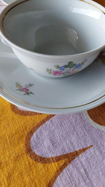 Série de 5 tasses et sous-tasses vintage motifs fleuris  beschikbaar voor biedingen