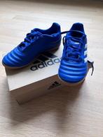 Kindervoetbalschoenen maat 34 indoor, Ophalen, Adidas, Zo goed als nieuw, Jongen of Meisje