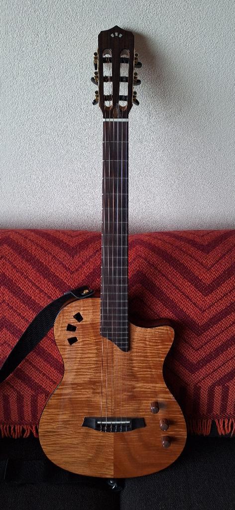 CORDOBA Stage  Nylonstring gitaar, Musique & Instruments, Instruments à corde | Guitares | Électriques, Comme neuf, Semi-solid body