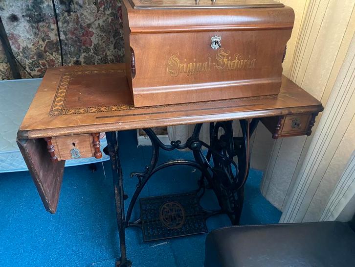 Antieke Singer naaimachine met tafel origineel & decoratie, Antiek en Kunst, Antiek | Naaimachines, Ophalen