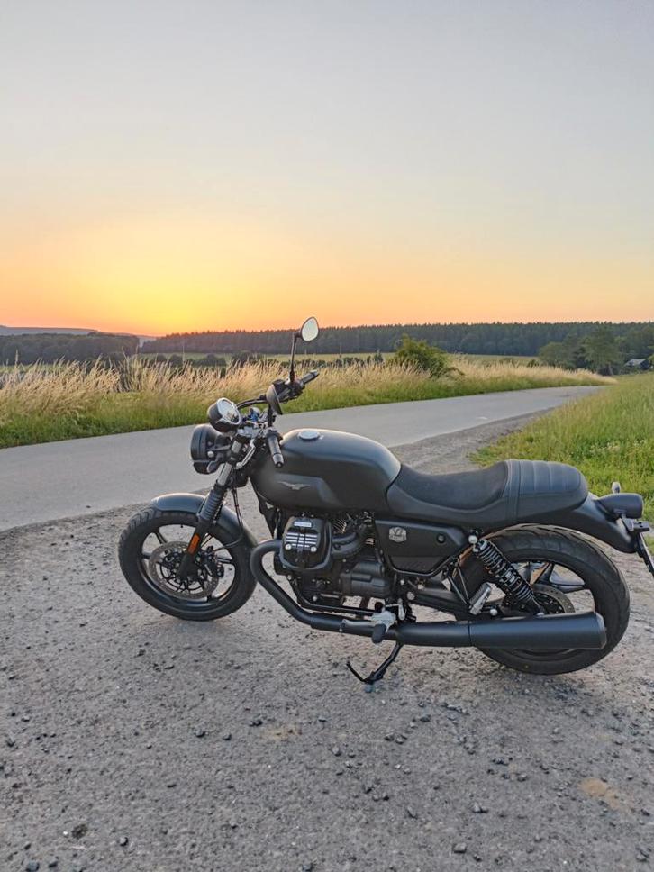 Moto Guzzi V7 850, Motos, Motos | Moto Guzzi, Particulier, Autre