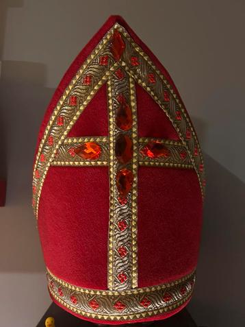 Mijter sinterklaas beschikbaar voor biedingen