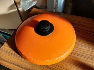 Vintage oranje aluminium deksel uit de jaren 70 beschikbaar voor biedingen