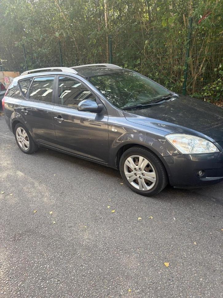 Kia ceed 1.6crdi 2008 clim 180mkm tb.état roule impeccable, Auto's, Kia, Particulier, (Pro) Cee d, ABS, Adaptieve lichten, Airbags