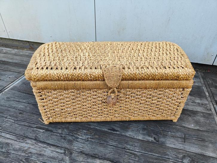 Très jolie malle coffre en jacinthe d'eau, Huis en Inrichting, Woonaccessoires | Kisten, Gebruikt, Minder dan 50 cm, Minder dan 50 cm