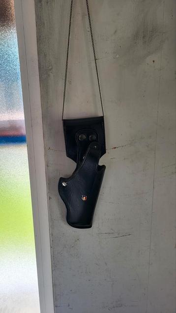 Holster beschikbaar voor biedingen