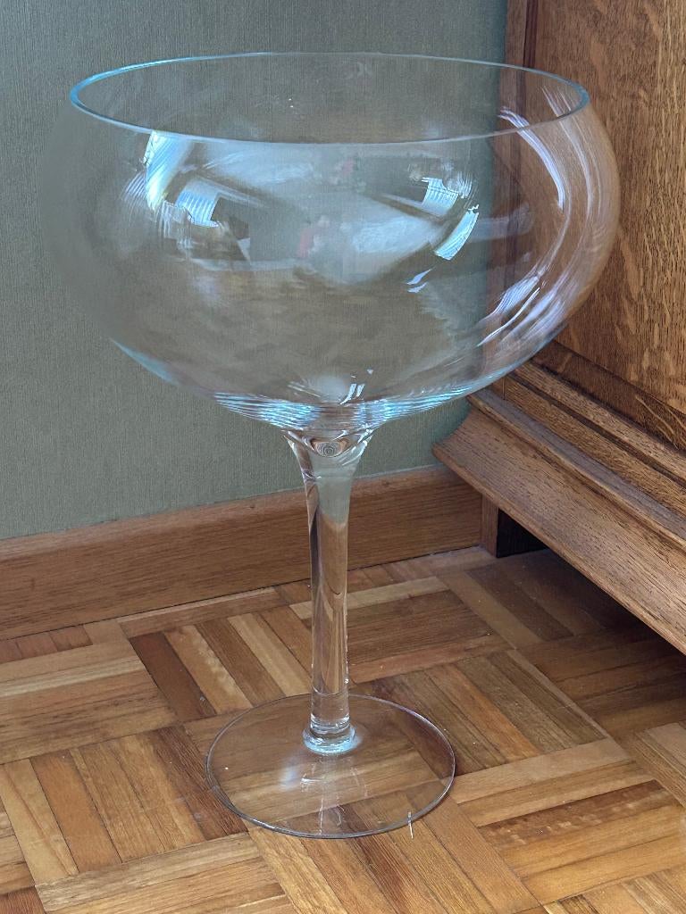 Nouveau vase décoratif en verre sur une base haute, Maison & Meubles, Accessoires pour la Maison | Vases, Neuf, Autres couleurs