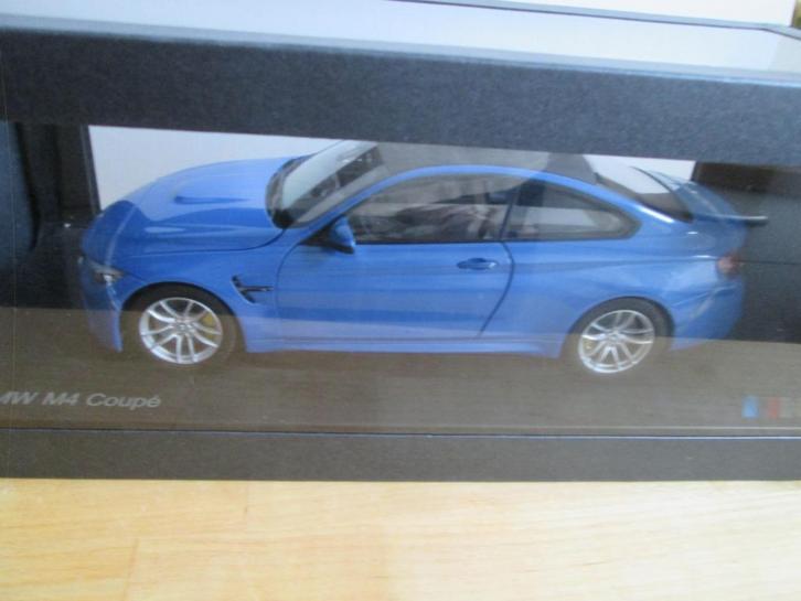 BMW M4 Coupe blaum. Carbon 1:18 Paragon, Hobby en Vrije tijd, Modelauto's | 1:18, Zo goed als nieuw, Auto, Overige merken, Ophalen of Verzenden