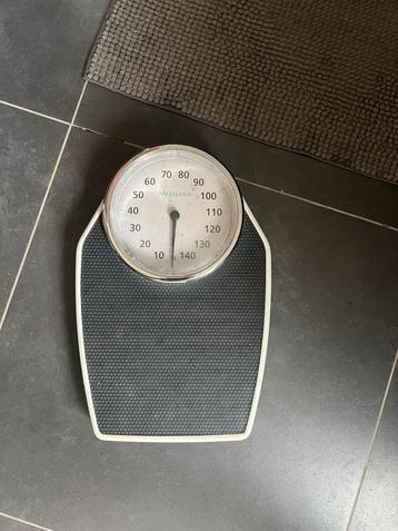 Analoge weegschaal beschikbaar voor biedingen
