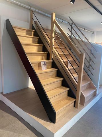 Houten trap, wenteltrap, ruimtebesparend beschikbaar voor biedingen