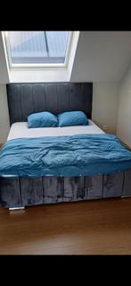 2 persoonsbed met volledig nieuwe matras 140 met op 200, Huis en Inrichting, Slaapkamer | Bedden, Ophalen, Nieuw