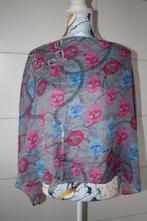 Grijze sjaal met roze doodskoppen - dames, Vêtements | Femmes, Bonnets, Écharpes & Gants, Comme neuf, Enlèvement ou Envoi, Écharpe