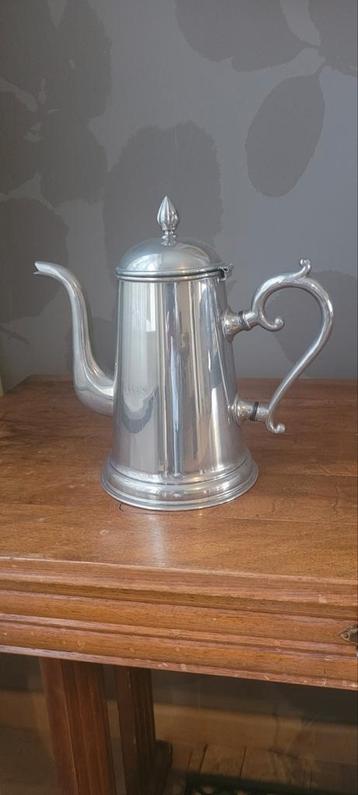 Decoratieve koffiekan beschikbaar voor biedingen