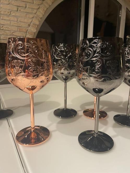 6 zwarte roestvrijstalen en 4 koperen wijnglazen, Verzamelen, Glas en Drinkglazen, Nieuw, Overige typen, Ophalen