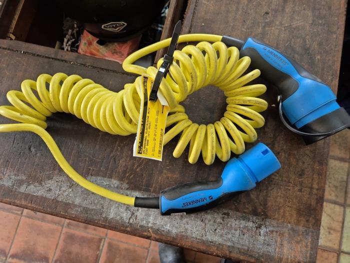 Oplaadkabel elektrische auto van een Fiat 500e, Auto-onderdelen, Elektronica en Kabels, Fiat, Gebruikt, 3 maanden garantie, Ophalen of Verzenden