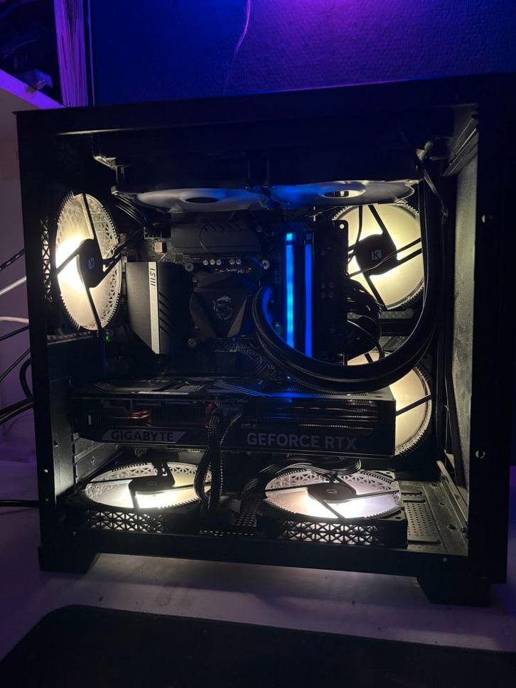 RTX 5070 HIGH END  GAMING PC, Informatique & Logiciels, Ordinateurs de bureau, Comme neuf, SSD, 32 GB, Avec carte vidéo, Gaming