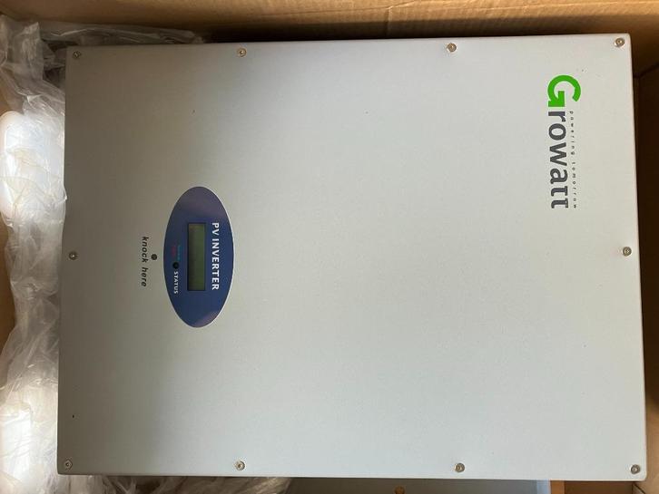 omvormer en zonnepanelen, Doe-het-zelf en Bouw, Zonnepanelen en Toebehoren, Gebruikt, Compleet systeem, 200 wattpiek of meer, Ophalen