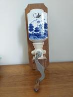 Oude koffiemolen voor aan de muur., Ophalen of Verzenden