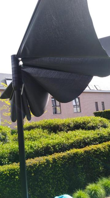 parasol calma beschikbaar voor biedingen